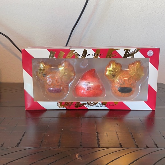 Snow Deer Festive Bathing Gift Set - Picture 1 of 5